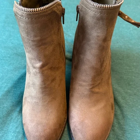JustFab Tan Suede size 9 Heeled Boots - Picture 5 of 7